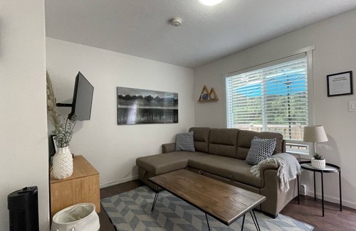 Magna bay Cabin | The Hideout | Cabins at Crowfoot Mtn - Mountain views with Hot tub
