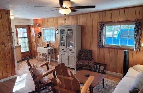 Higgins Lake House | The Higgins Lake Hideaway - Super Cute!