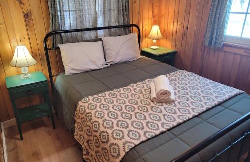 Higgins Lake House | The Higgins Lake Hideaway - Super Cute!