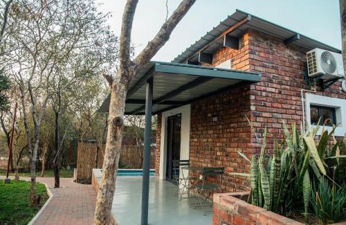 Ramotswa Cabin | The Hill Chalets - Crocodile Pools-Self Catering