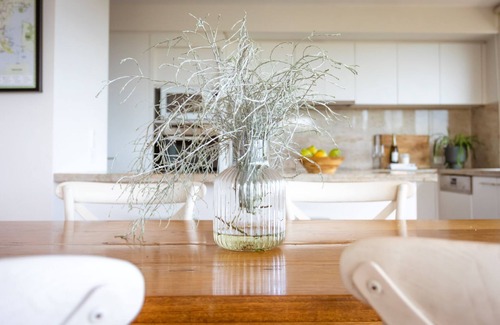 Flinders House | The Hill Flinders, Immerse yourself in the vibrant atmosphere!