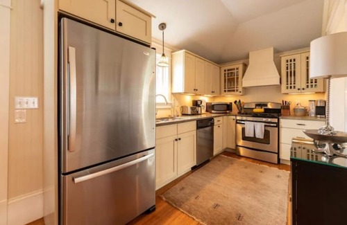 Manteo House | The Historic Austin House in Downtown Manteo