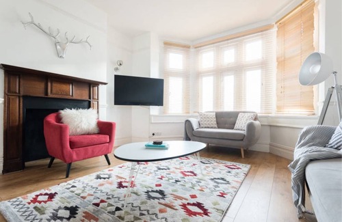 Upper Town House | The Hive House - Large Light-Flooded 6BDR Townhouse