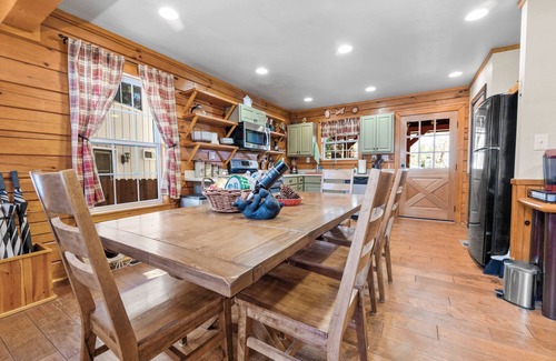 Big Bear City Cabin | The Holiday Cabin - with Hot Tub & EV Charging