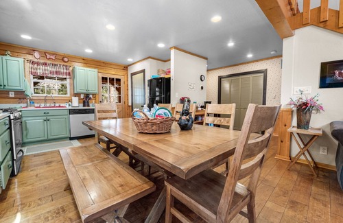 Big Bear City Cabin | The Holiday Cabin - with Hot Tub & EV Charging