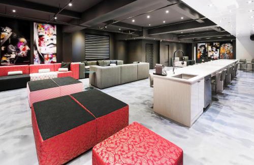 Downtown Montreal Apartment | The Holland Hotel by Simplissimmo