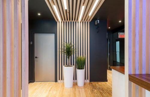 Downtown Montreal Apartment | The Holland Hotel by Simplissimmo
