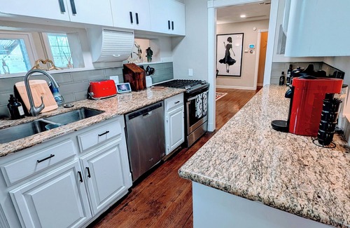 Lubbock House | The Holly Golightly 3/2/1 - Long-term Friendly - Newly renovated