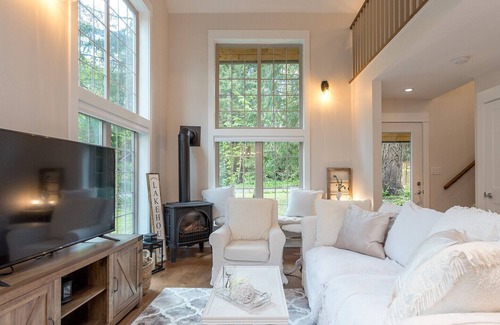Honeymoon Bay Cottage | *The Honeymoon Bay Hideaway* - Luxurious Cottage steps from Cowichan Lake