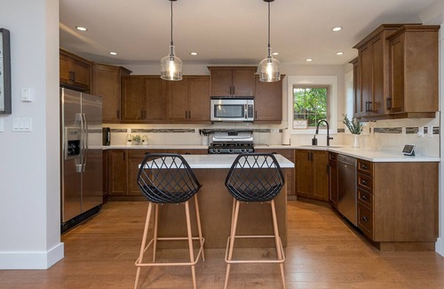 Honeymoon Bay Cottage | *The Honeymoon Bay Hideaway* - Luxurious Cottage steps from Cowichan Lake