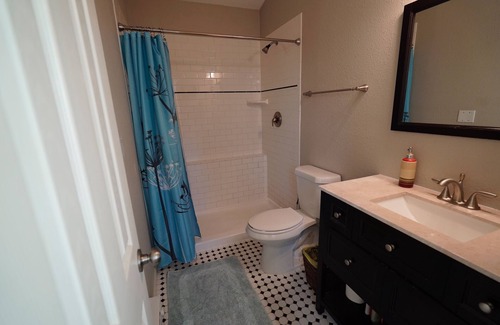 South Westminster House | The hostel: Access Denver, Boulder, and the Rockies