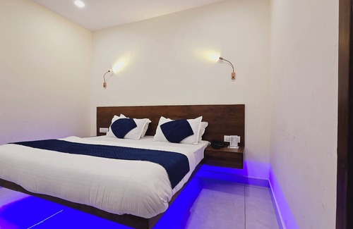New Delhi Hotel | The hotel has a relaxing ambience with in house dining and spacious cafeteria.
