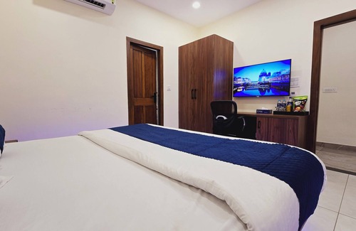 New Delhi Hotel | The hotel has a relaxing ambience with in house dining and spacious cafeteria.
