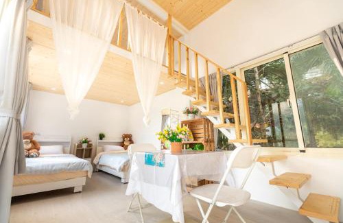 Dahu Bed & Breakfast | The house behind stream