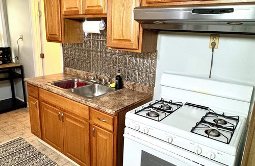 Ohio City Apartment | The House Hotels-5 Mins from Downtown-W45th1 Lower