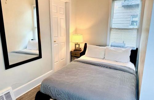 Old Brooklyn Apartment | The House Hotels - Henninger Lower V1