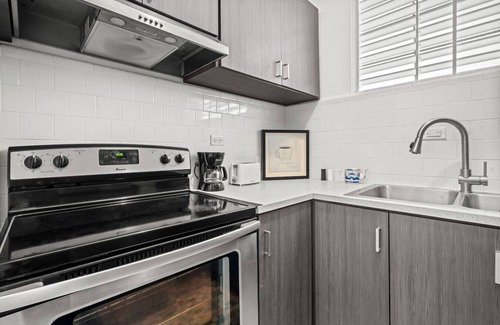 Sagrado Corazon Apartment | The House of Juliet | Modern Three-Bedroom Getaway