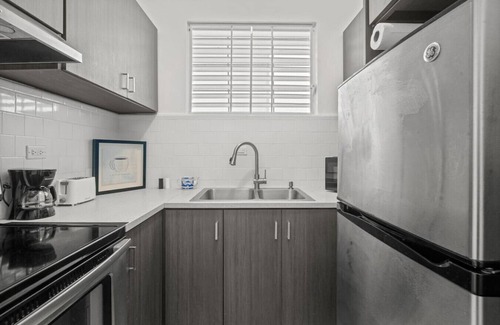 Sagrado Corazon Apartment | The House of Juliet | Modern Three-Bedroom Getaway