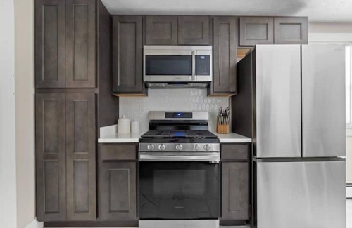 Erie House | The House on Park: 4 Bedroom/2 Bath Family-Friendly Home in the heart of Erie!