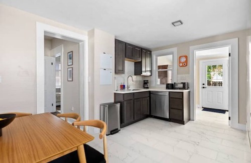 Erie House | The House on Park: 4 Bedroom/2 Bath Family-Friendly Home in the heart of Erie!