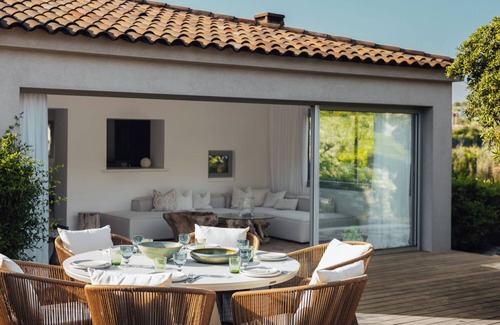Bonifacio House | The House on the Beach