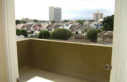 New Kingston Condo | The Hugh Suite in the Heart of New Kingston/24hr Security