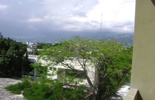 New Kingston Condo | The Hugh Suite in the Heart of New Kingston/24hr Security