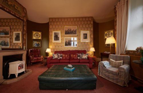Chatsworth House | The Hunting Tower
