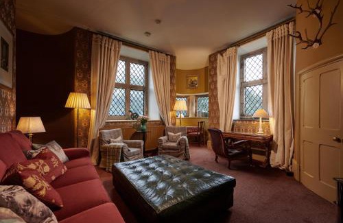 Chatsworth House | The Hunting Tower