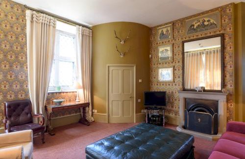 Chatsworth House | The Hunting Tower