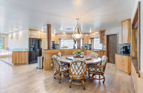 Crystal River House | The Hydeaway! Waterfront, Docks, Ice Machine, Kayaks, by King Springs