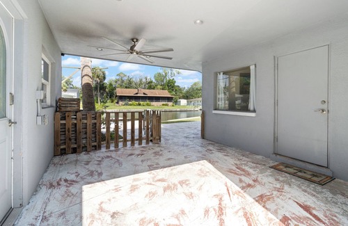 Crystal River House | The Hydeaway! Waterfront, Docks, Ice Machine, Kayaks, by King Springs