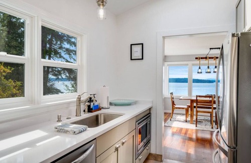 Indianola Apartment | The Hygge Hideaway with Breathtaking Views
