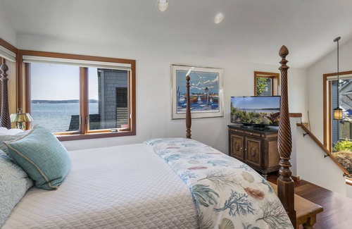 Indianola House | The Indianola BoathousenSleeps 2 in queen bed. Additional fees for 2 twin beds