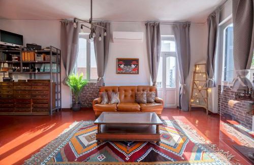 Metaxourgio House | The Industrial Loft - Private Rooftop & Jacuzzi