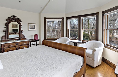 Eastham Bed & Breakfast | The Inn at the Oaks