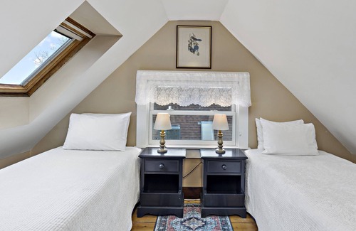 Eastham Bed & Breakfast | The Inn at the Oaks
