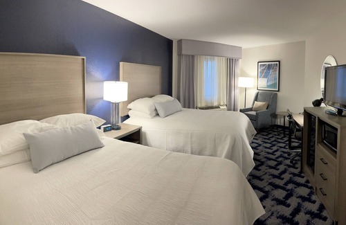 Manitowoc Hotel | The Inn on Maritime Bay, an Ascend Collection Hotel