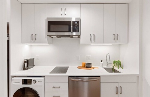 Cannonborough Elliotborough Apartment | The Iris, Signature Suite