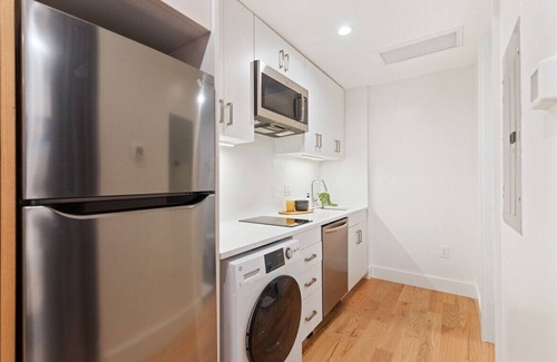 Cannonborough Elliotborough Apartment | The Iris, Signature Suite