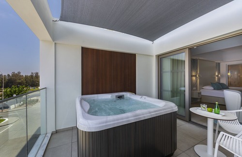 Geroskipou Hotel | The Ivi Mare - Designed for Adults