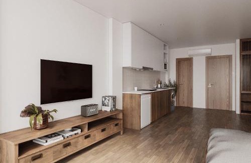 Hoan Kiem Villa | The Ivory Dragon Hanoi-Modern Stay with Private Balcony-Free Laundry
