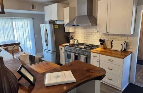 Jackson House | The Jackson House, Fireplaces, Pub, Hot Tub, Games