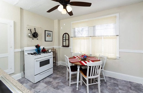 Hartford Apartment | The Jazz Suite B1