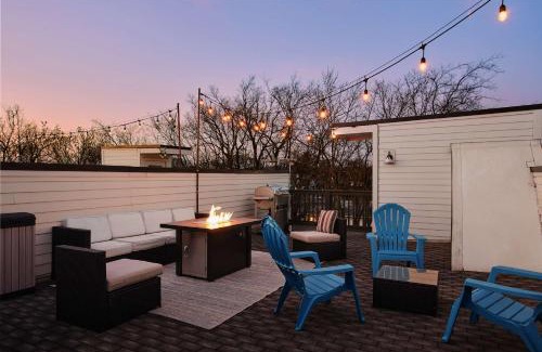 East Hill House | The Johnny - Stylish Nashville Home With Rooftop Lounge