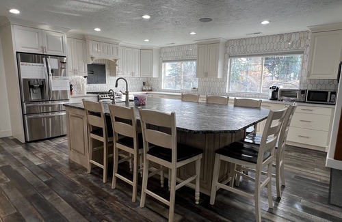 Nampa House | The Karcher House 3,200sqft home on 5 acres. Great for parking big rigs.