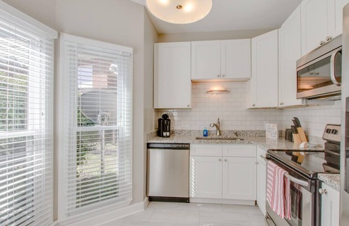 Hillsboro Village Condo | The Kearney♥Center of Hillsboro Village on foot♥Free Parking, 9 mins to downtown