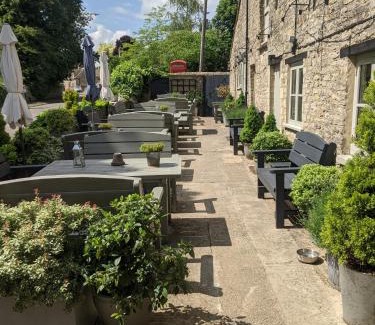 Quenington Hotel | The Keepers Arms