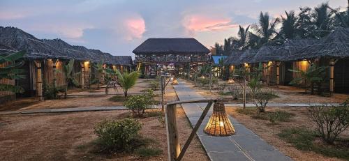 Kamalapur Resort | The King On The Rocks Resort Hampi
