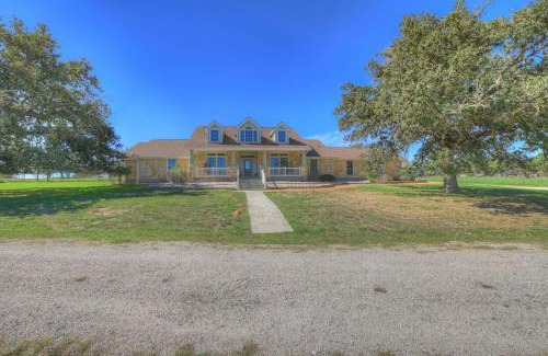 Fredericksburg House | The KK Ranch-Private Pool-Hill Country Bliss